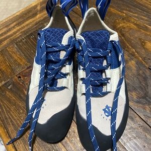 Evolv Skyhawks climbing shoes- brand new!